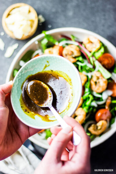 Grüner Salat mit Garnelen (einfaches Dressing, viel Protein, perfekt ...