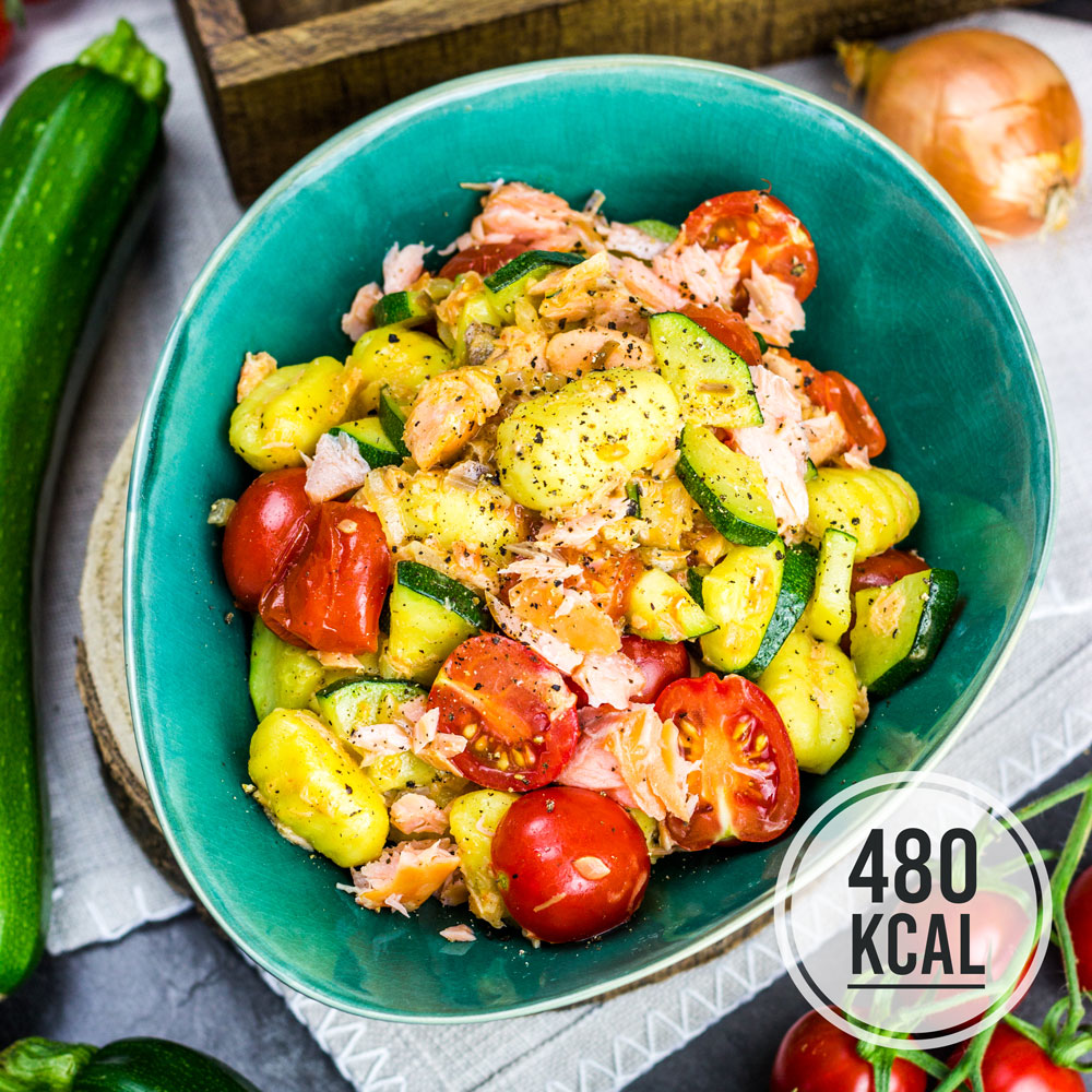 Deftige Gnocchipfanne Mit Stremellachs Und Mediterranem Gemuse Kalorien Geniessen