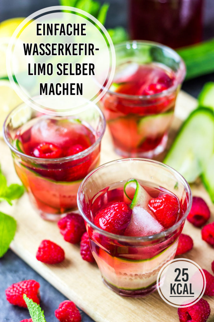 Einfaches Rezept für Wasserkefir-Limonade: Das probiotische und kalorienarme Sommergetränk ist erfrischend spritzig und gesünder als Cola und Eistee. Die Wasserkefir-Kristalle werden einfach mit Zucker, Wasser und Trockenfrüchten angesetzt und nach 2 Tagen ist die gesunde Limonade schon fertig. Gesundes und kalorienarmes Kochen. Schnelle und einfache Rezepte zum Abnehmen. - kaloriengeniessen.de #gesundelimonade #wasserkefir #Trockenobst #Feigen #Zucchini #Kohlensäure #sommer #spritzig #Milchsäure #Drinks #kalorienarm #gesund #kalorienarmerezepte #kaloriengeniessen #rezeptezumabnehmen